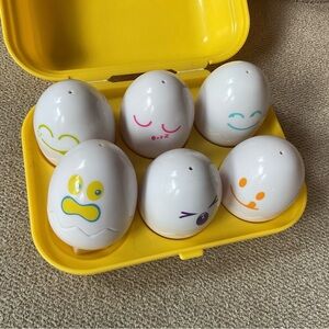 Hide and Squeak Egg Toy Set with Yellow Case